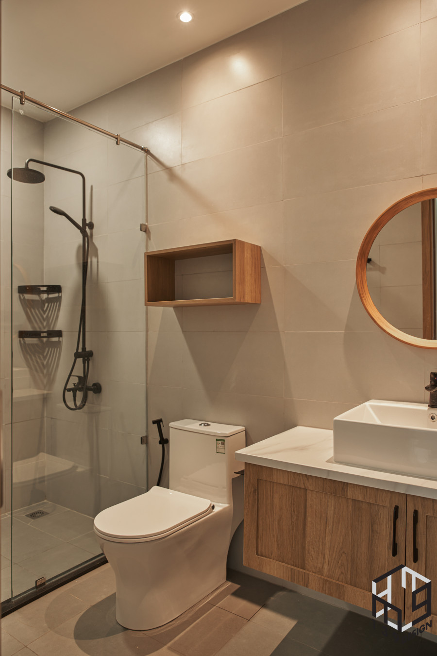 5.TOILET .JPG
